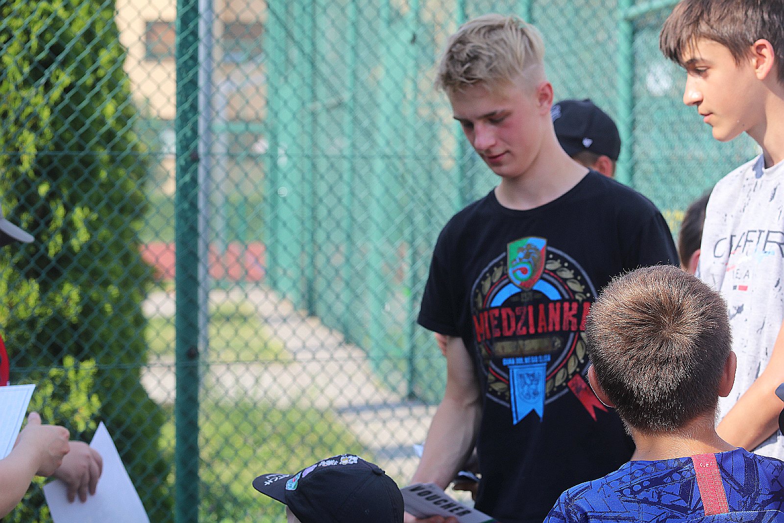 Piłkarze Miedzi Legnica rozdawali wochery na mecz ze Stalą