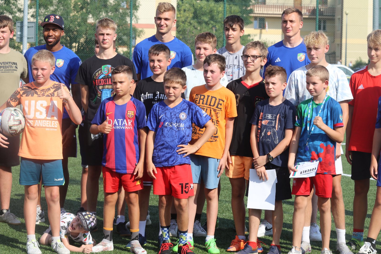 Piłkarze Miedzi Legnica rozdawali wochery na mecz ze Stalą