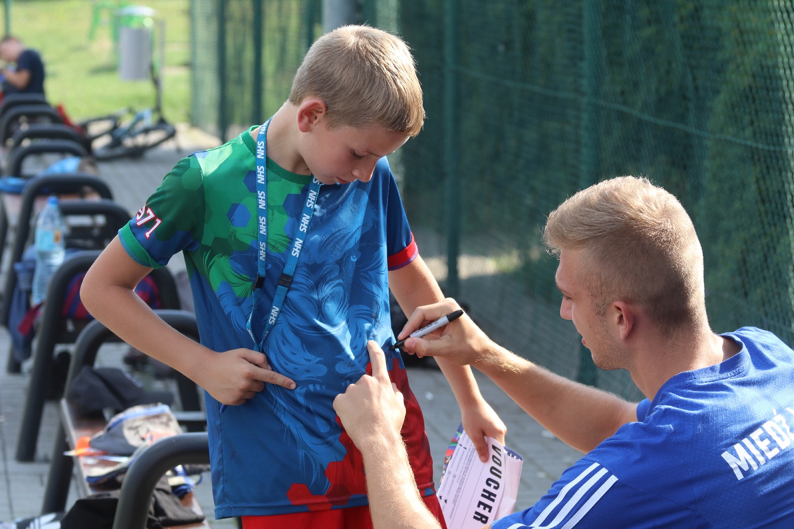 Piłkarze Miedzi Legnica rozdawali wochery na mecz ze Stalą