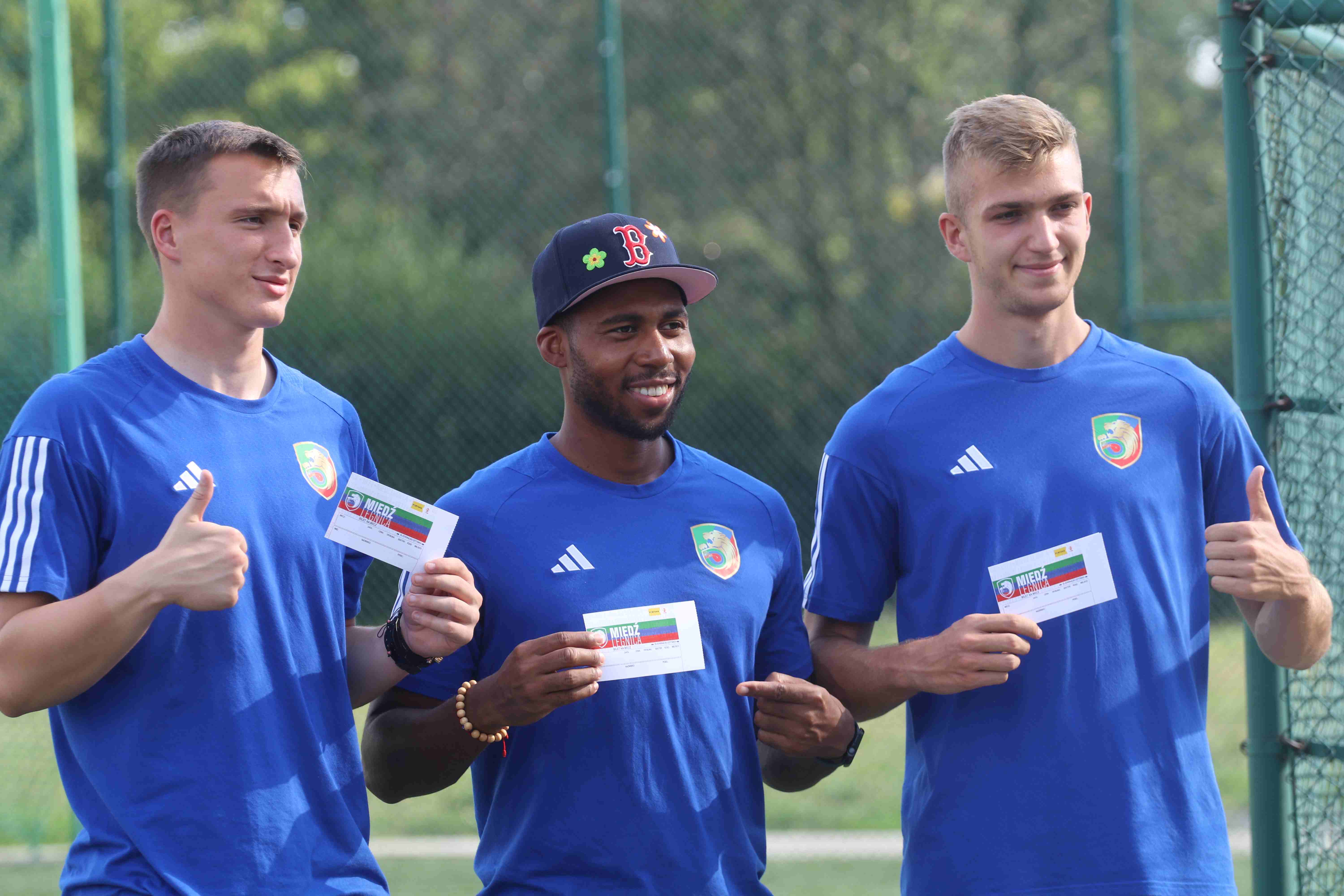 Piłkarze Miedzi Legnica rozdawali wochery na mecz ze Stalą