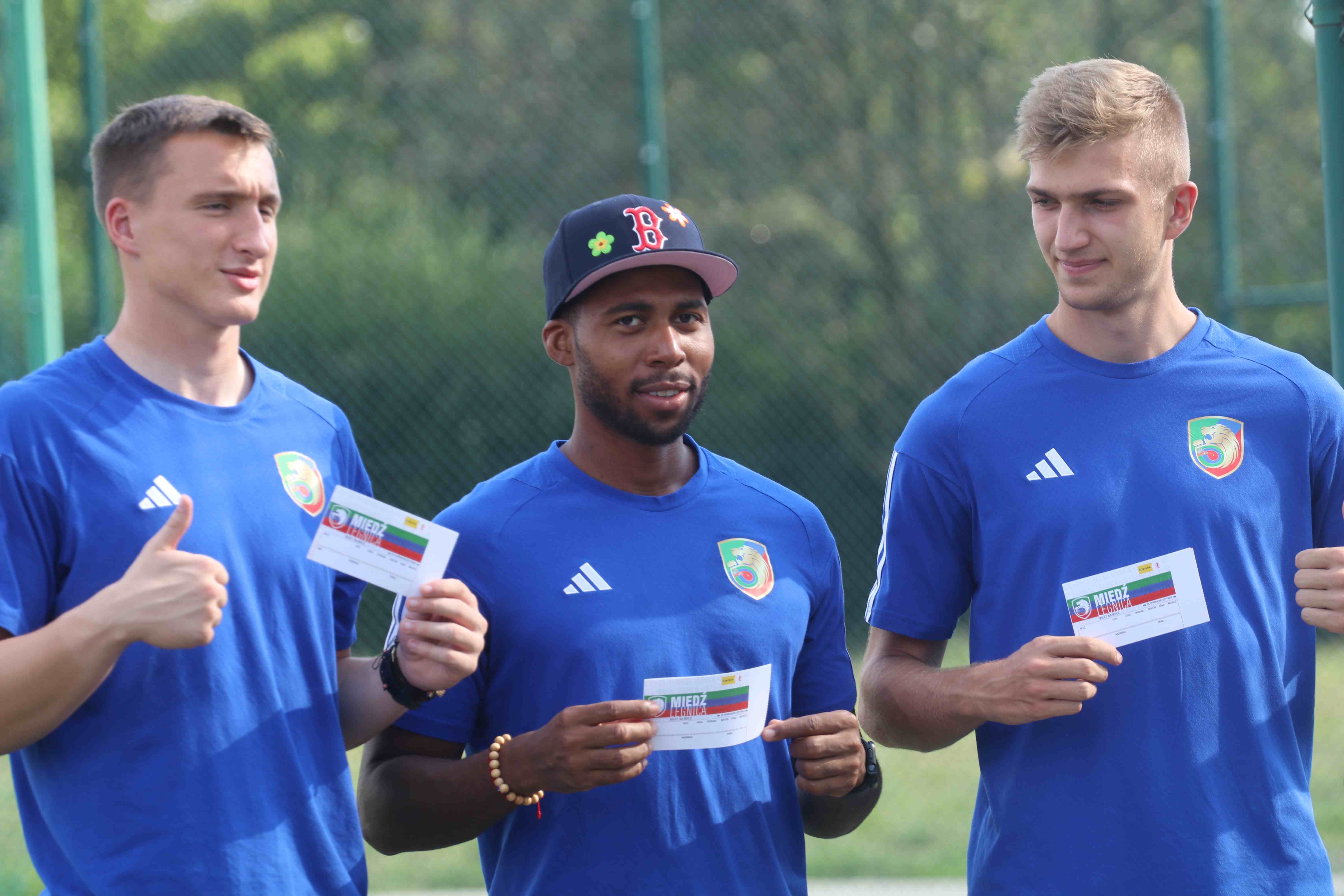 Piłkarze Miedzi Legnica rozdawali wochery na mecz ze Stalą