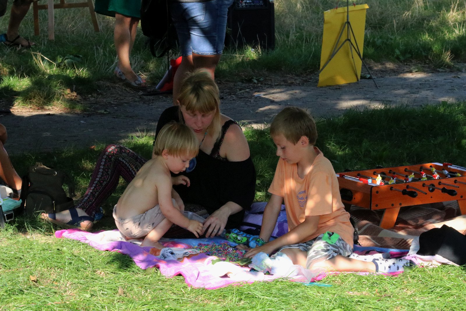 Teatralny Piknik Sąsiedzki na legnickich Piekarach    	