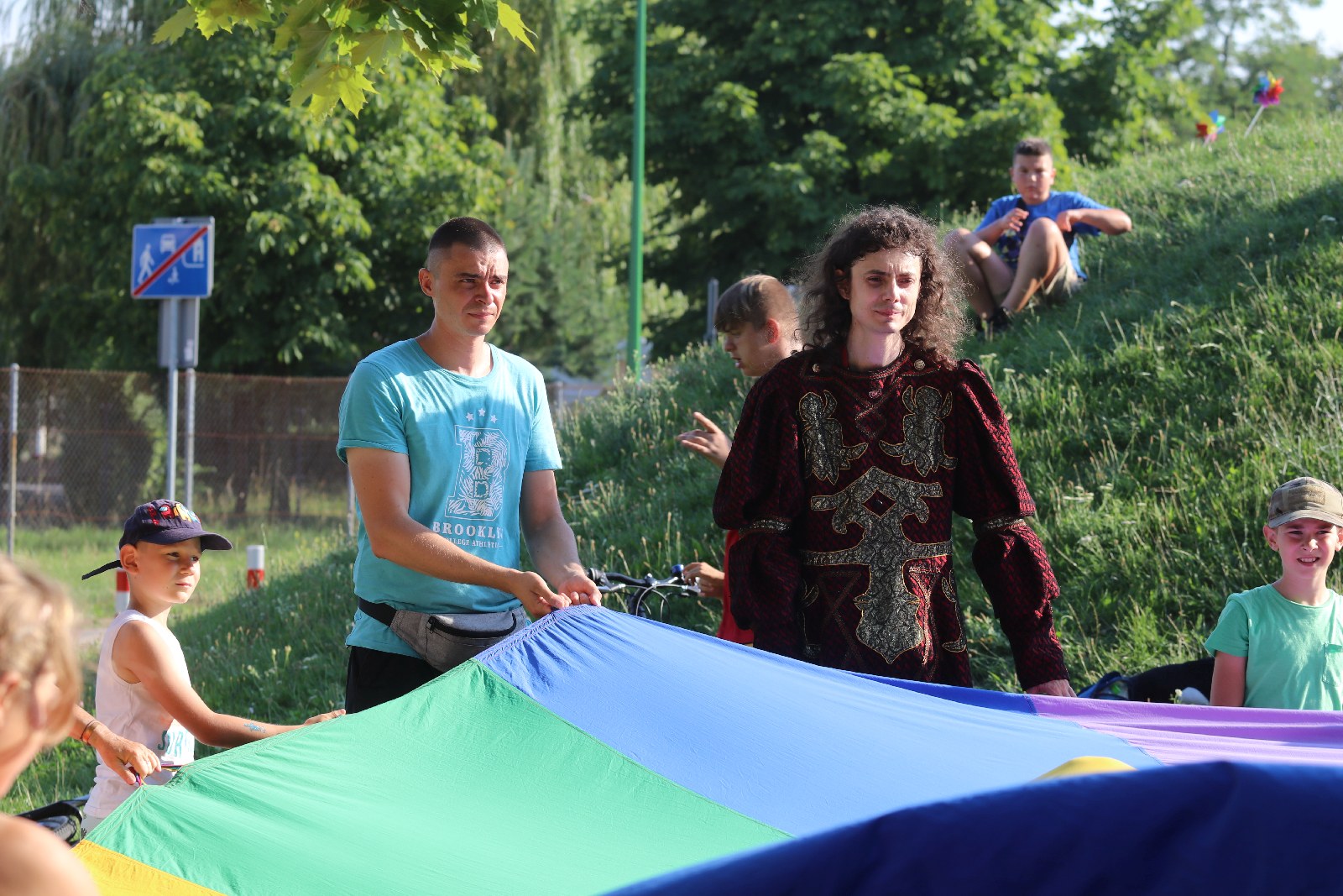 Teatralny Piknik Sąsiedzki na legnickich Piekarach    	
