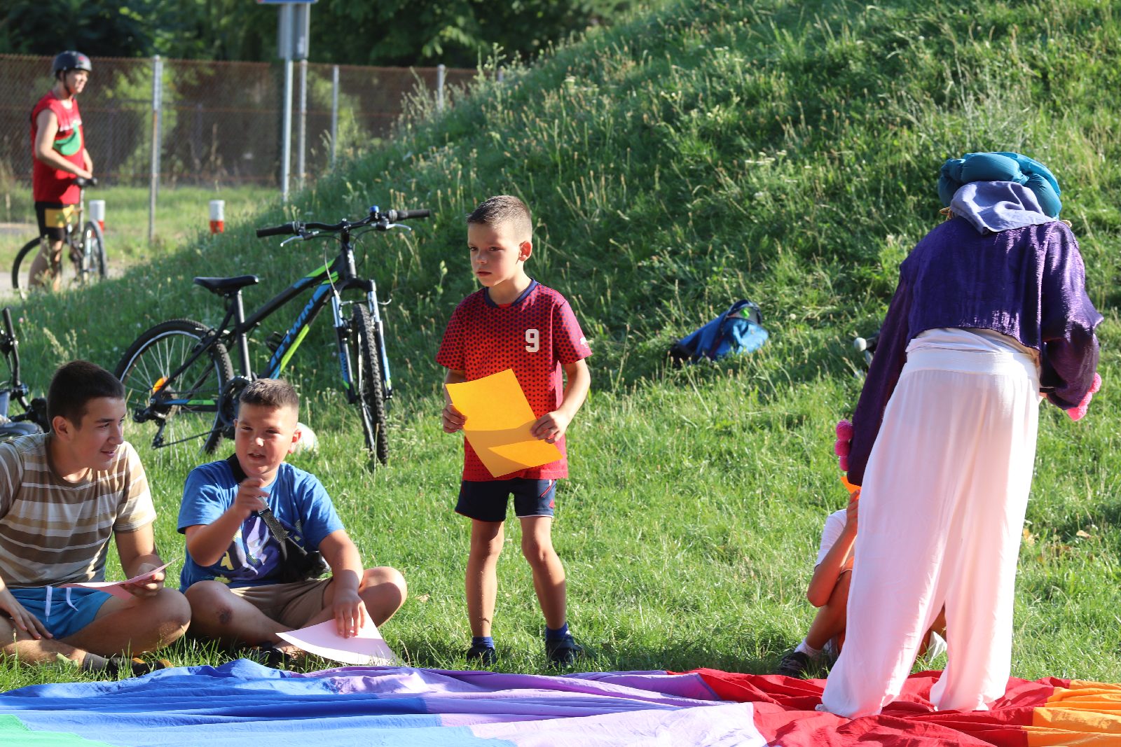 Teatralny Piknik Sąsiedzki na legnickich Piekarach    	