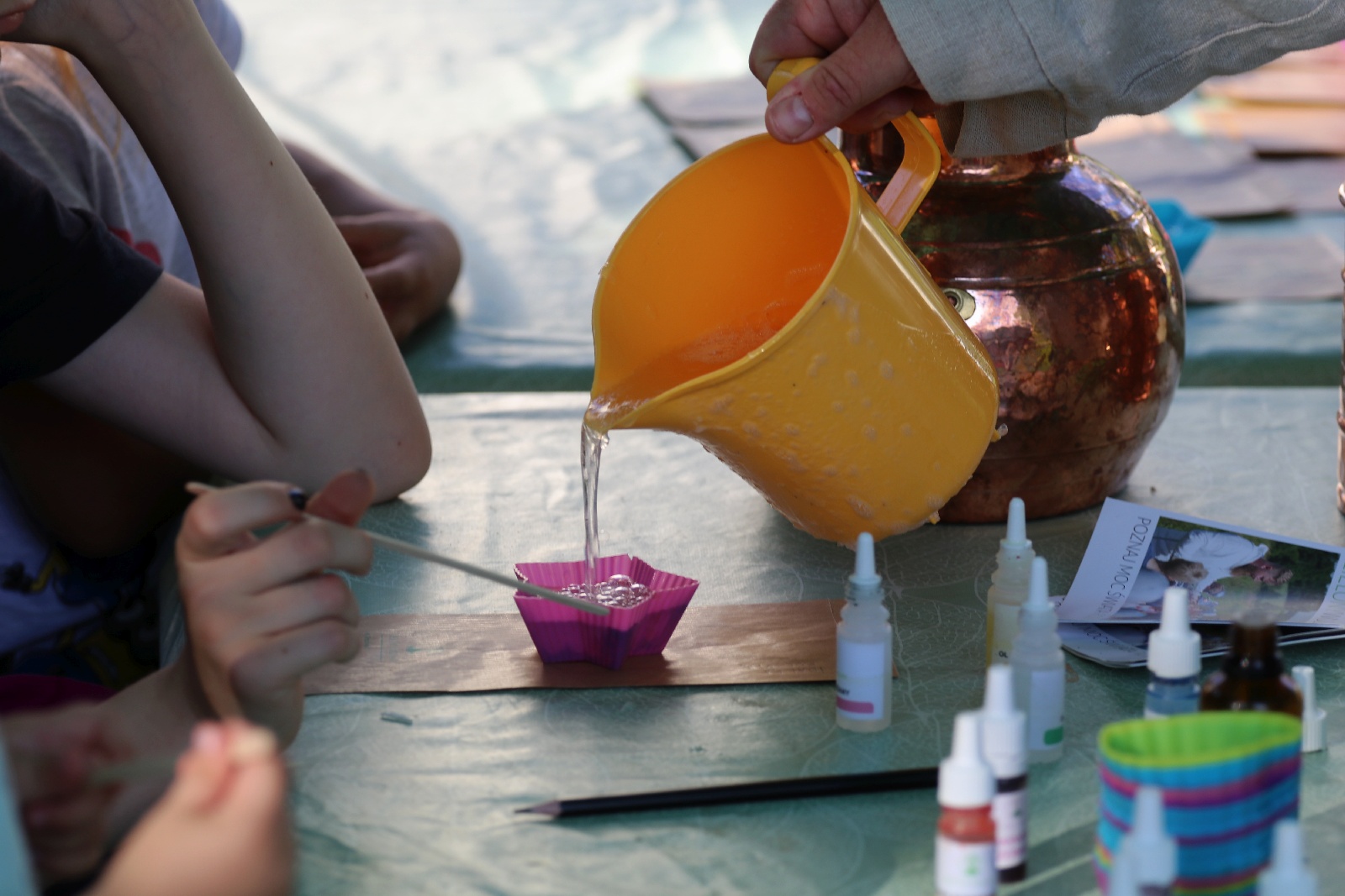 Teatralny Piknik Sąsiedzki na legnickich Piekarach    	