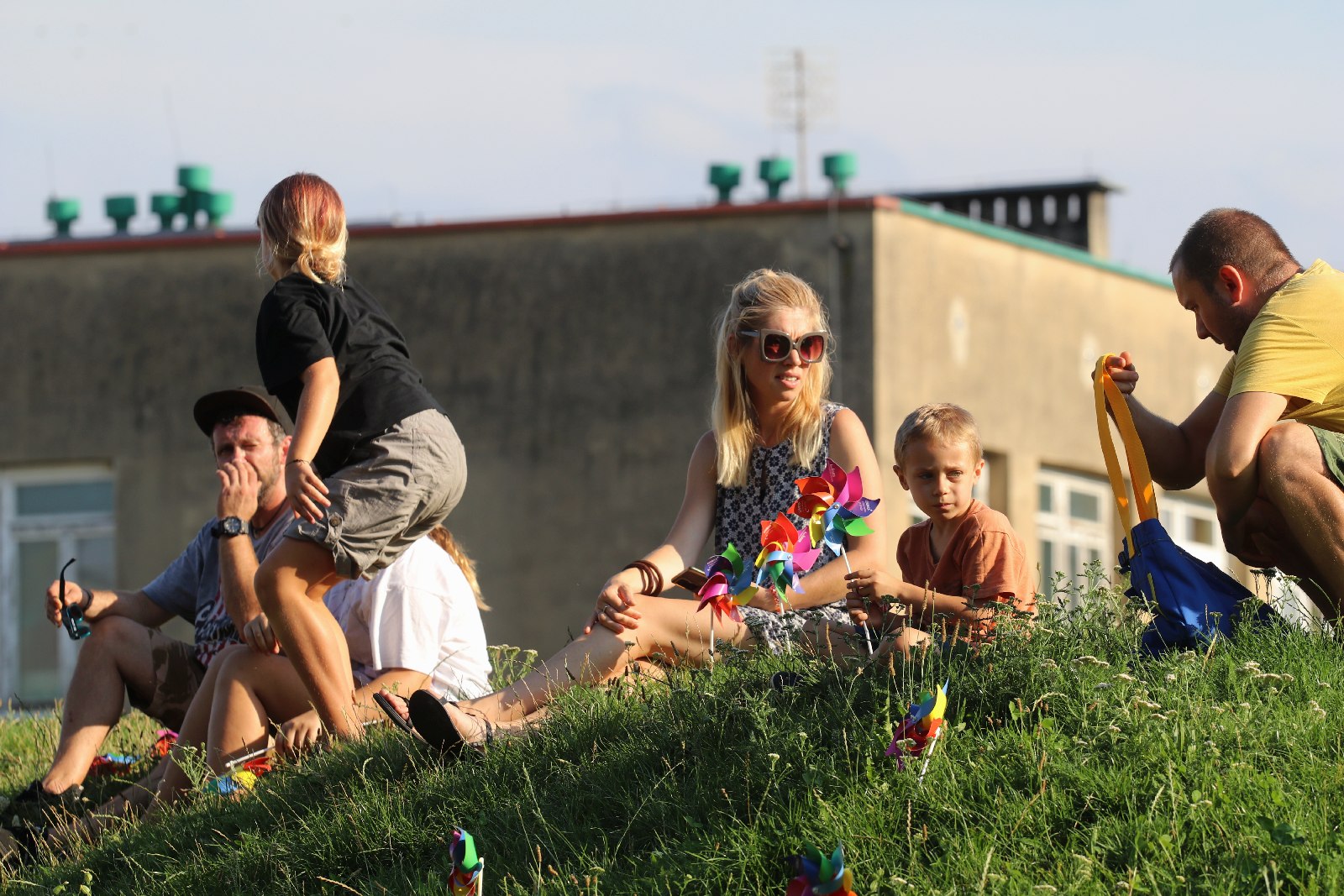 Teatralny Piknik Sąsiedzki na legnickich Piekarach    	
