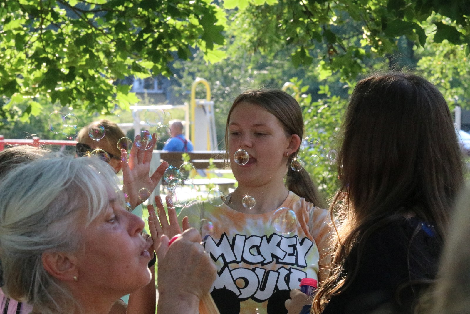 Teatralny Piknik Sąsiedzki na legnickich Piekarach    	