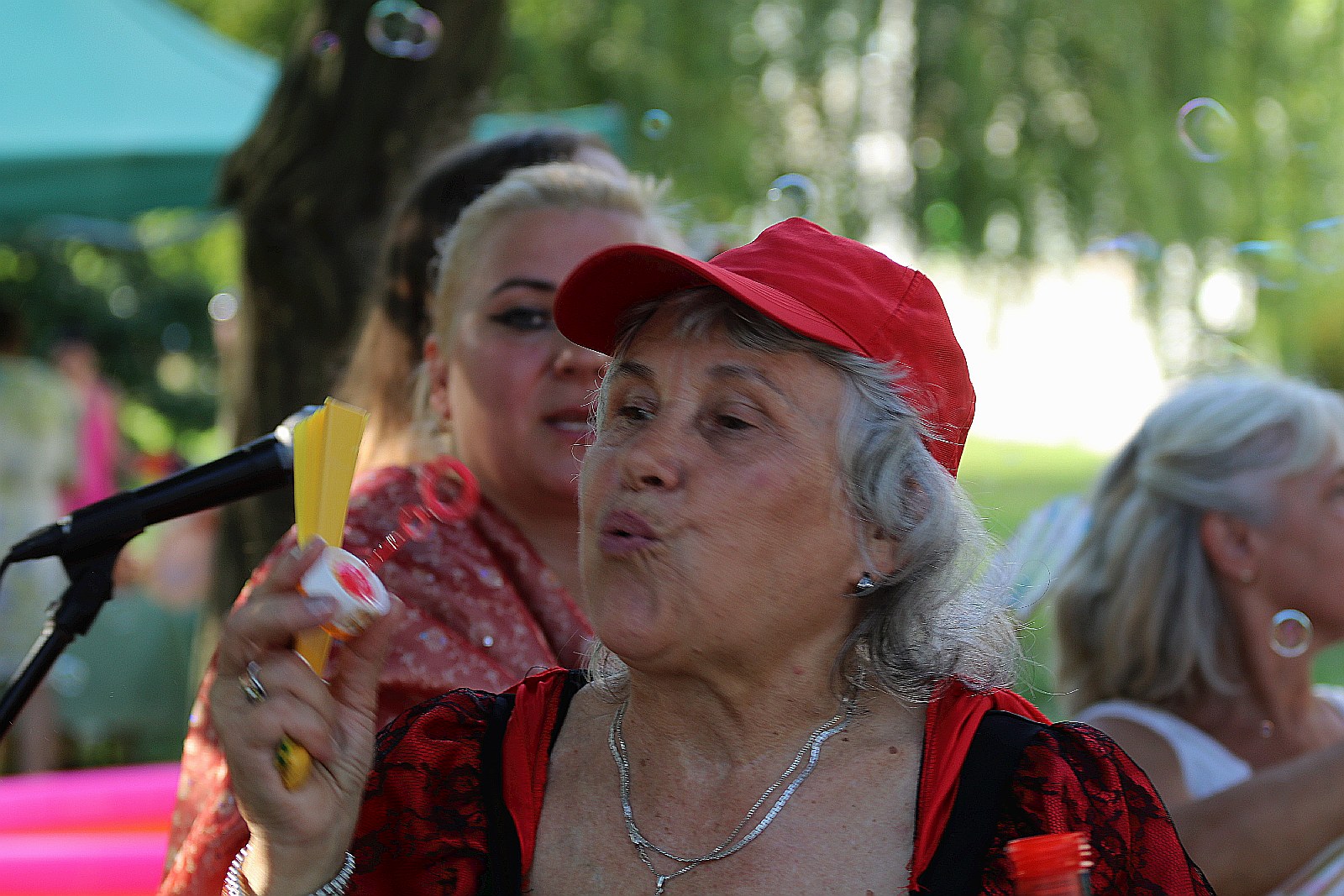 Teatralny Piknik Sąsiedzki na legnickich Piekarach    	