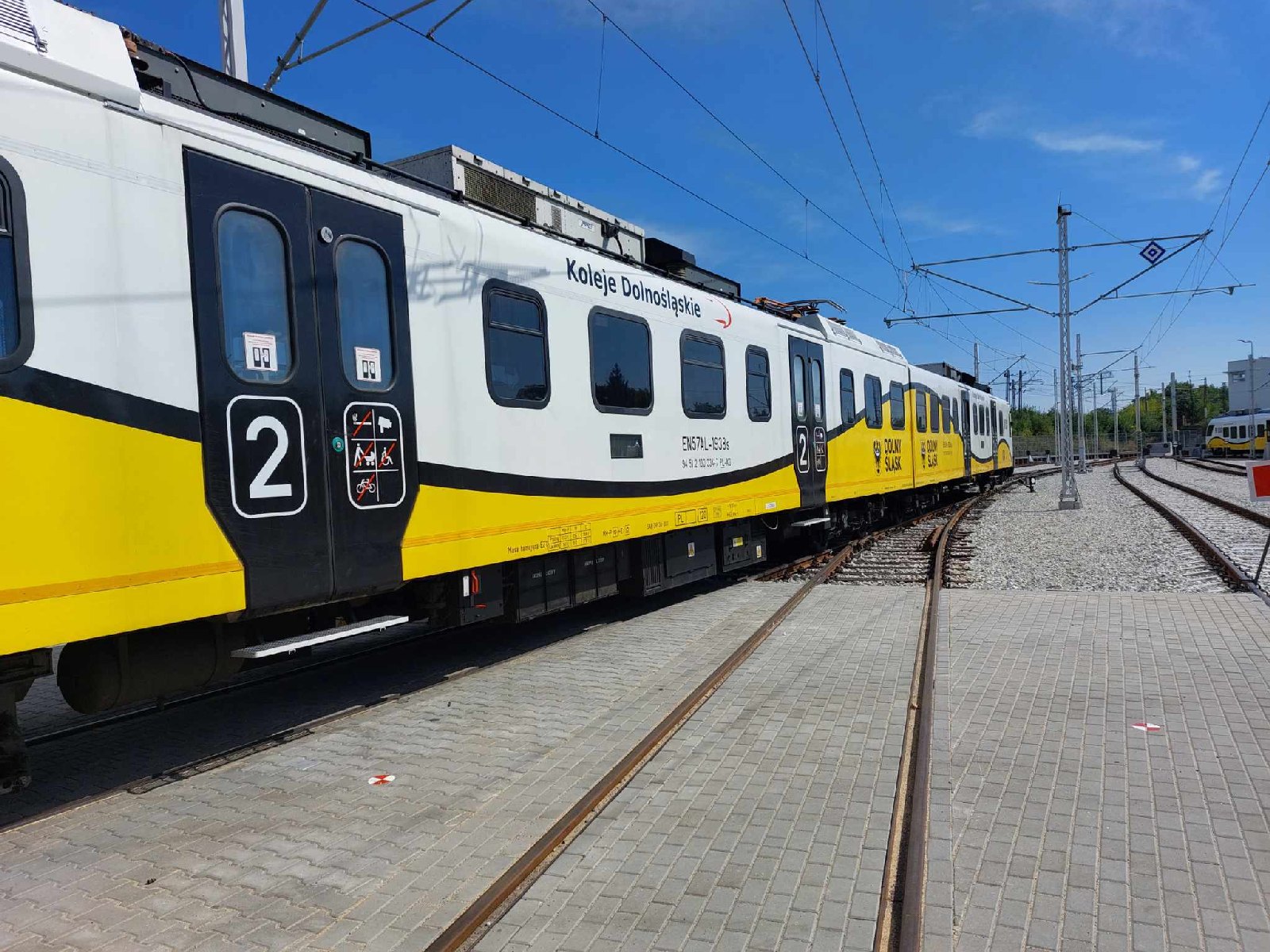 Nowa hala serwisowa Kolei Dolnośląskich oficjalnie otwarta