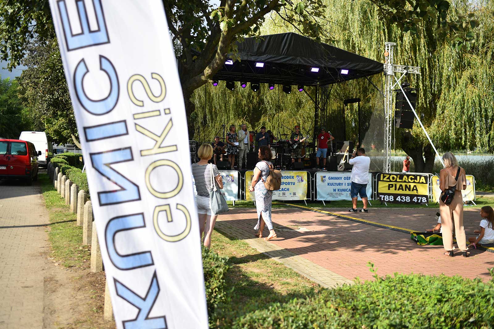 Pląsy w rytmach reggae rozpoczęły się z formacją Reaguj
