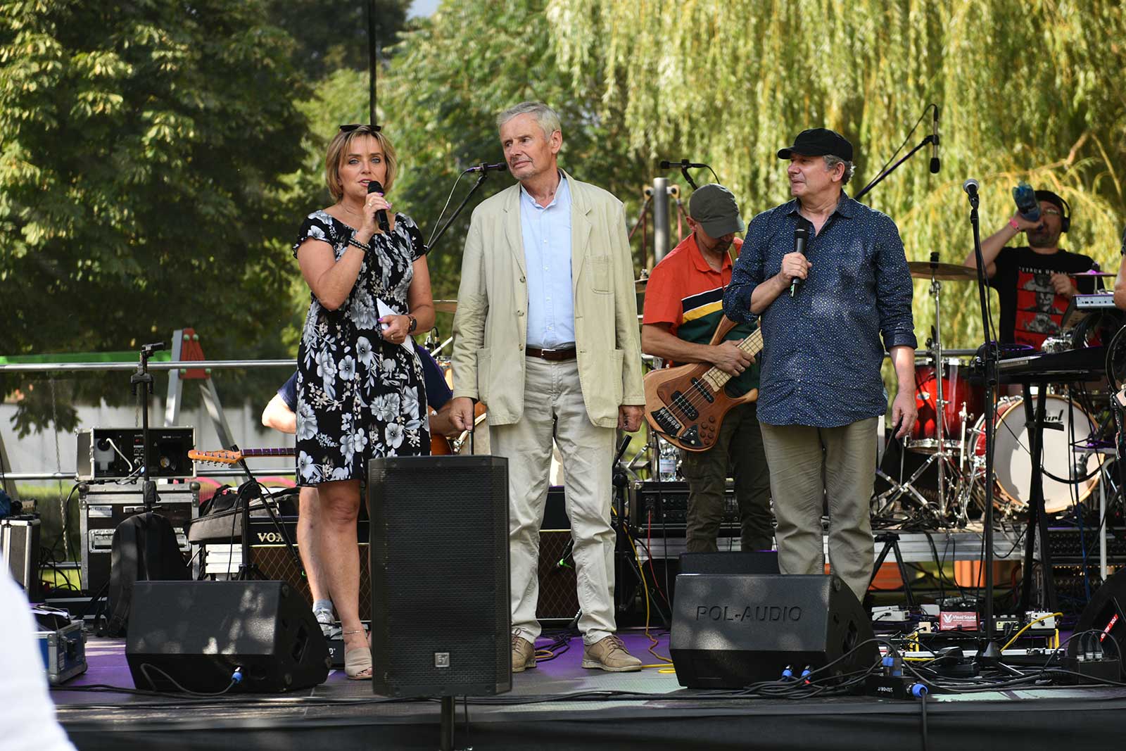 Pląsy w rytmach reggae rozpoczęły się z formacją Reaguj