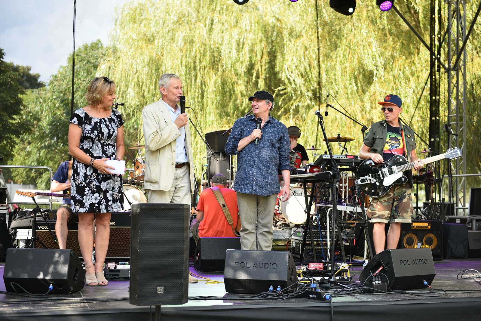 Pląsy w rytmach reggae rozpoczęły się z formacją Reaguj
