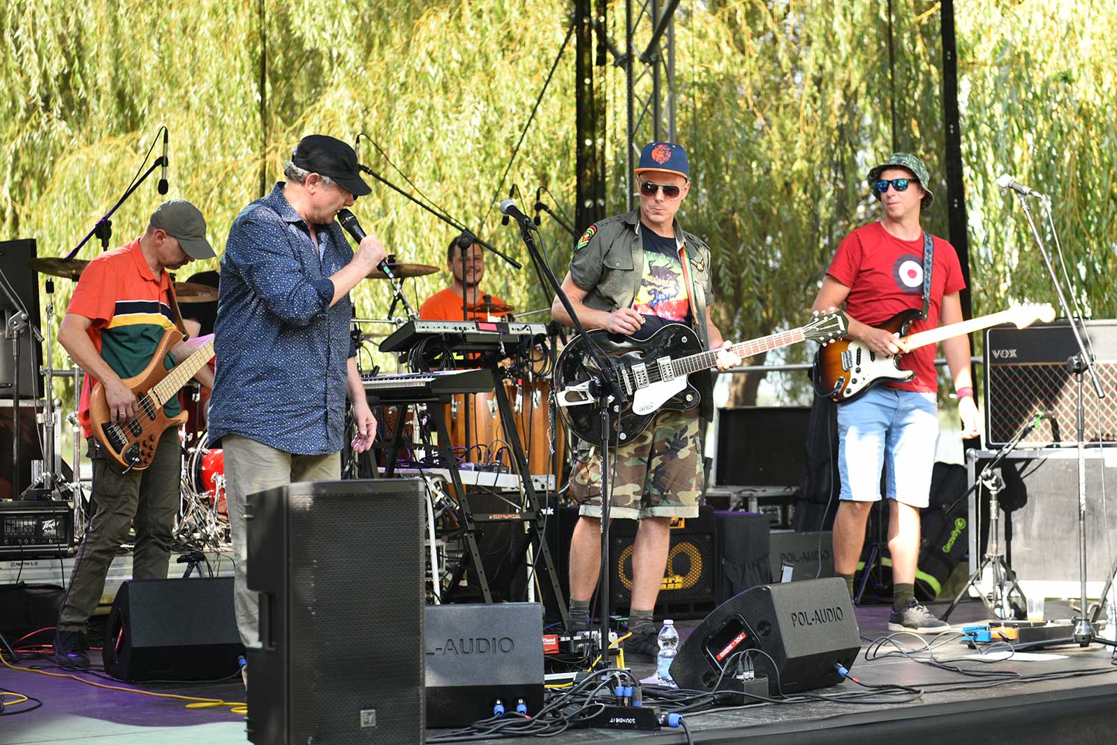 Pląsy w rytmach reggae rozpoczęły się z formacją Reaguj