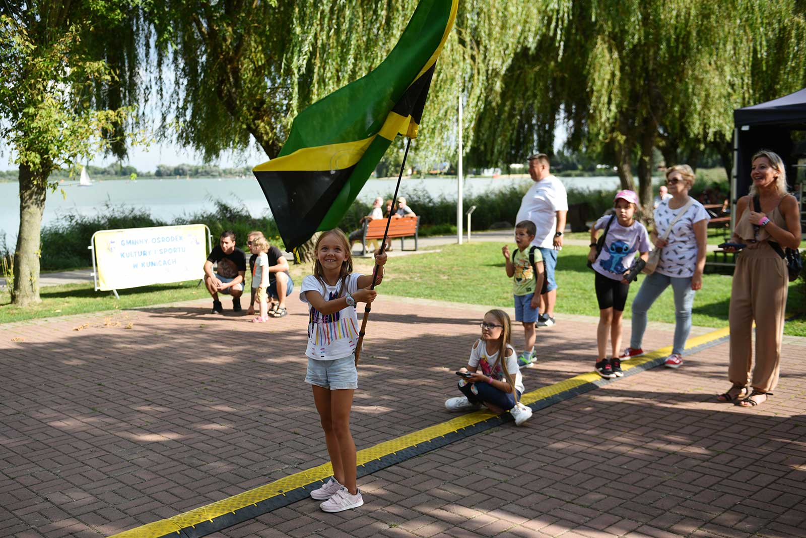Pląsy w rytmach reggae rozpoczęły się z formacją Reaguj