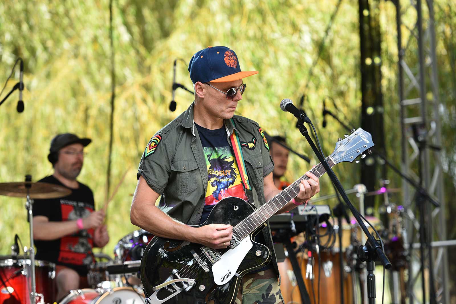 Pląsy w rytmach reggae rozpoczęły się z formacją Reaguj