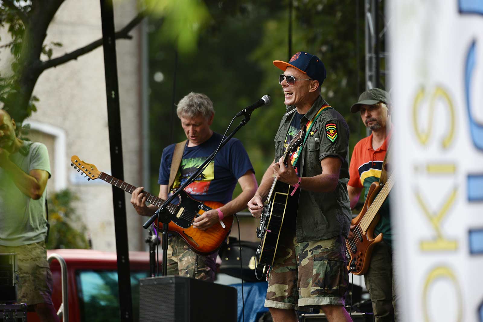 Pląsy w rytmach reggae rozpoczęły się z formacją Reaguj