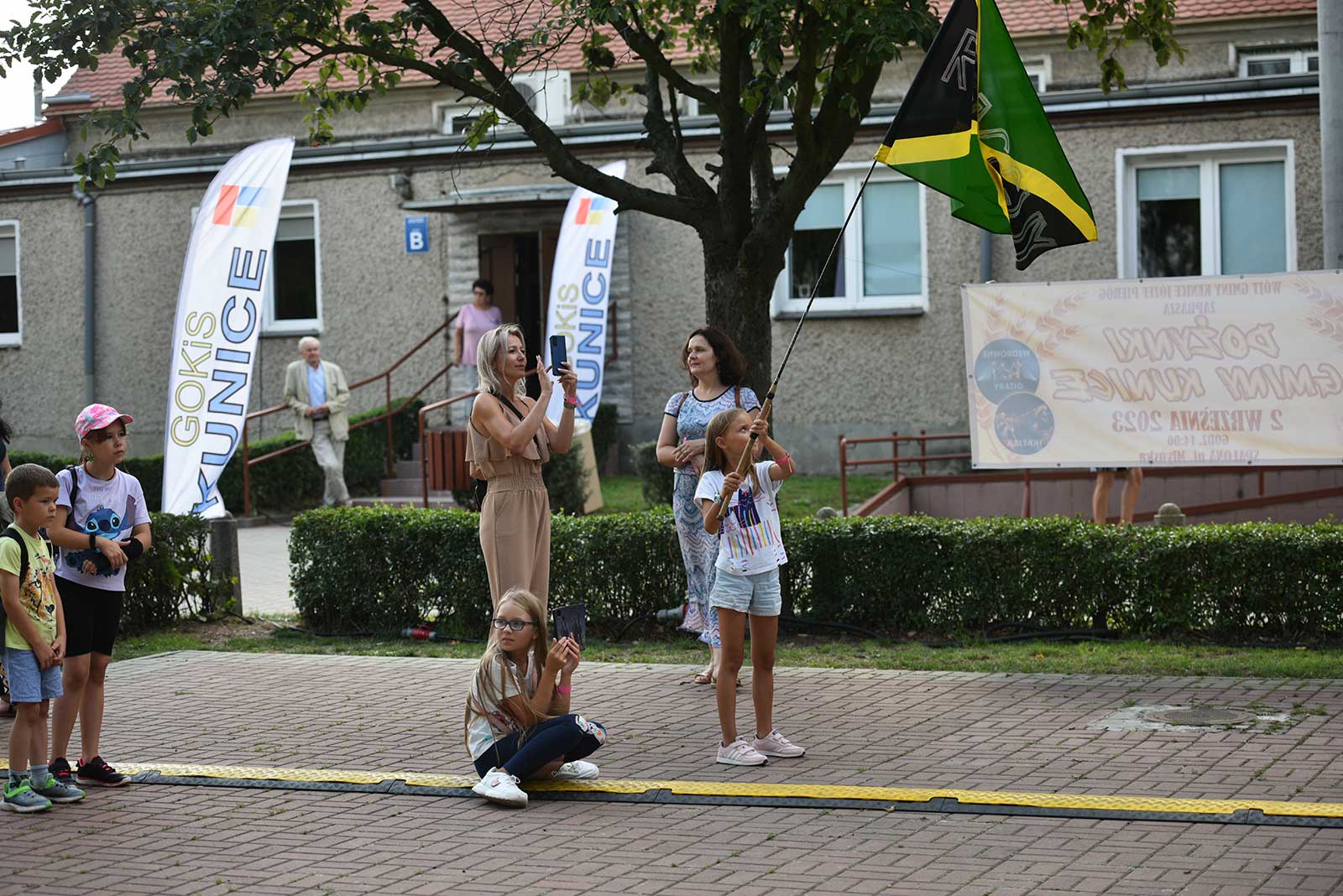 Pląsy w rytmach reggae rozpoczęły się z formacją Reaguj