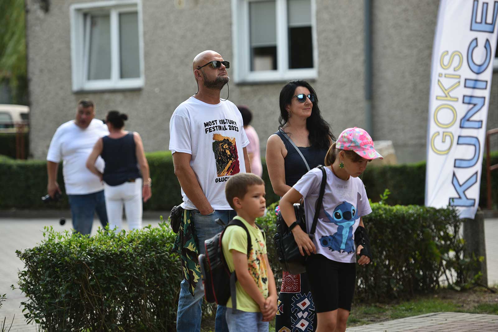Pląsy w rytmach reggae rozpoczęły się z formacją Reaguj