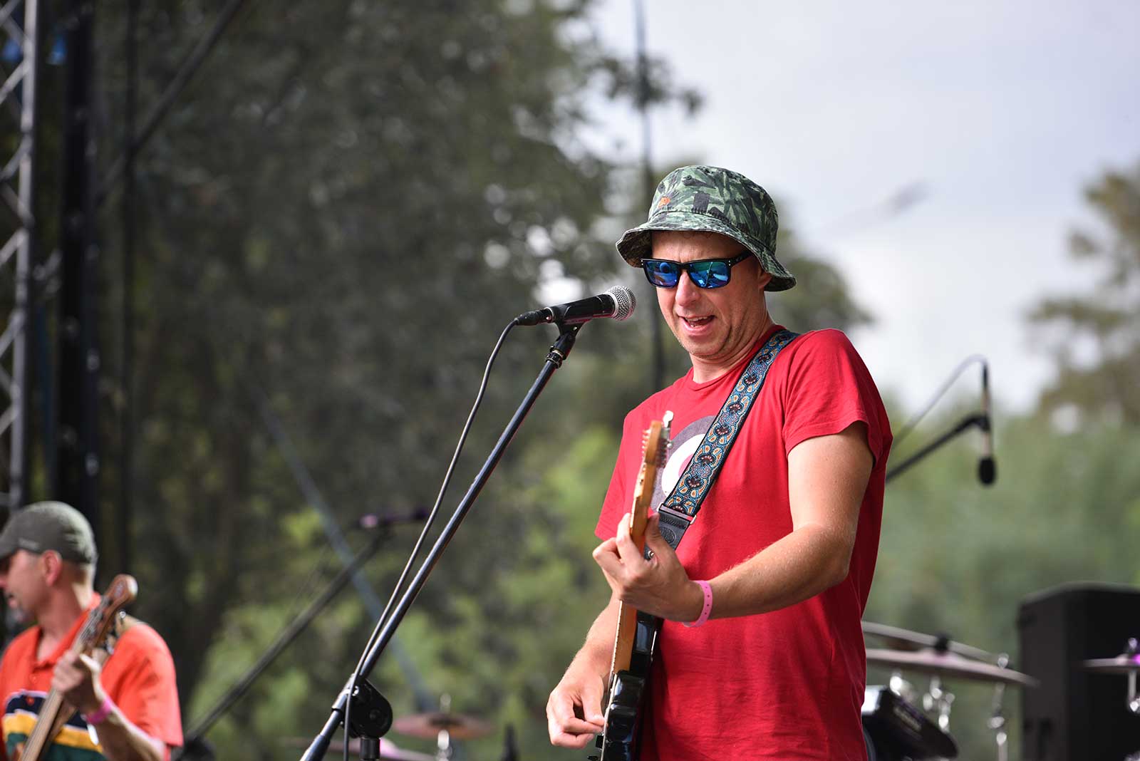 Pląsy w rytmach reggae rozpoczęły się z formacją Reaguj