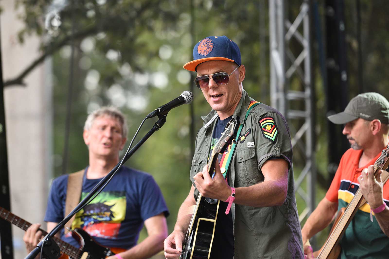 Pląsy w rytmach reggae rozpoczęły się z formacją Reaguj