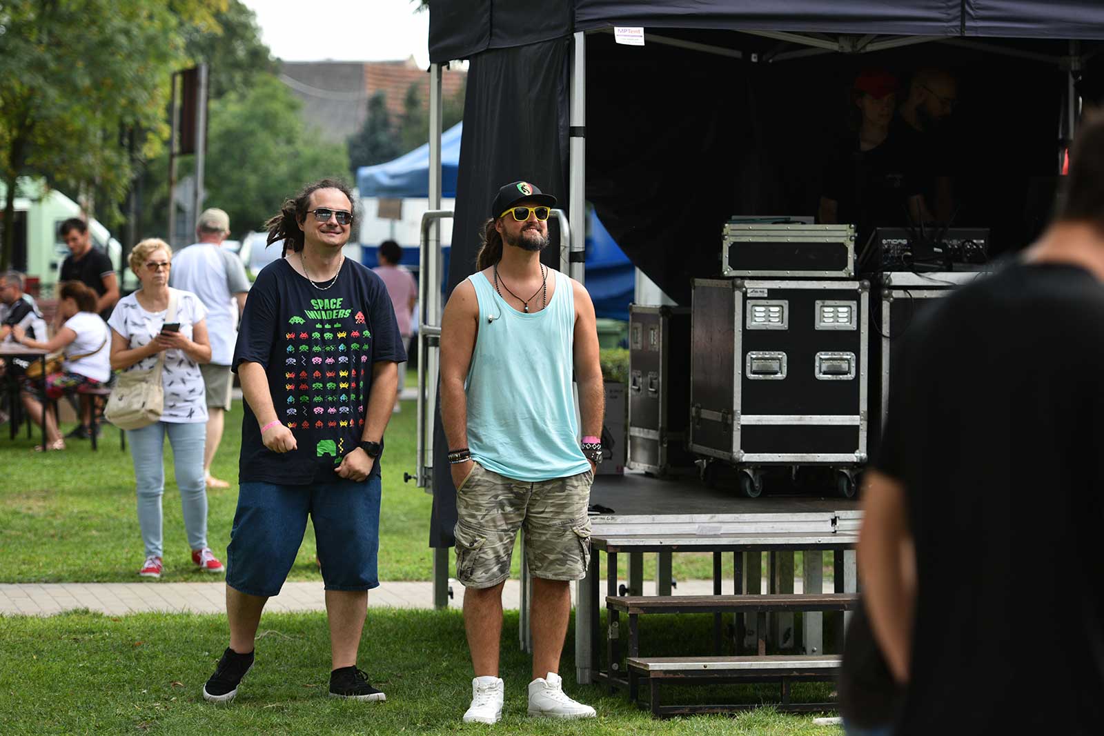 Pląsy w rytmach reggae rozpoczęły się z formacją Reaguj