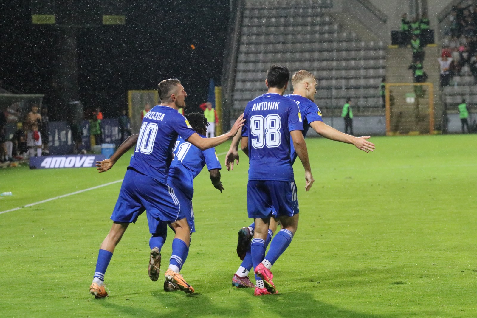 Remis z Wisłą Kraków. Miedź Legnica nadal niepokonana
