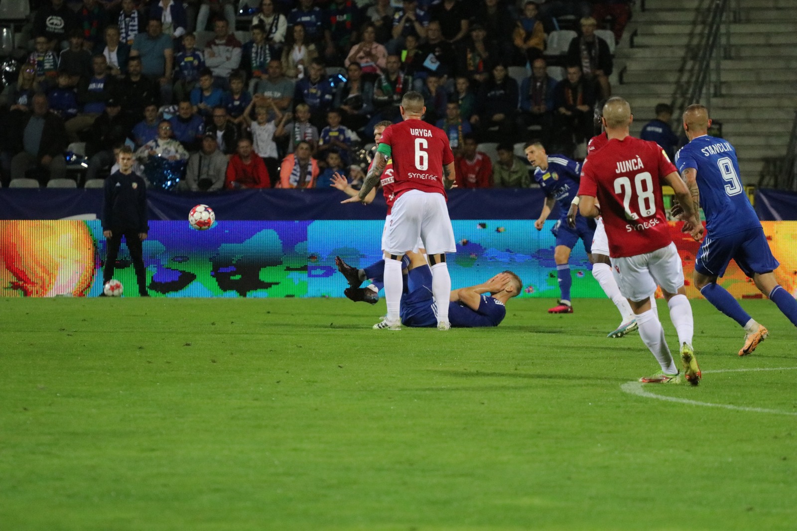 Remis z Wisłą Kraków. Miedź Legnica nadal niepokonana