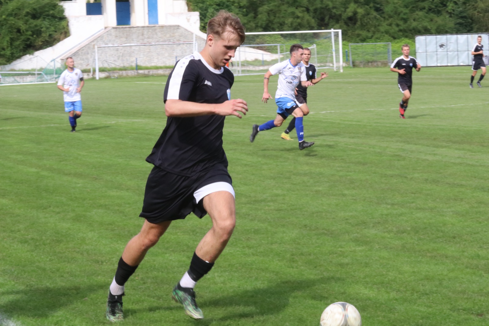 Konfeks Legnica pewnie wygrywa z Czarnymi Dziewin
