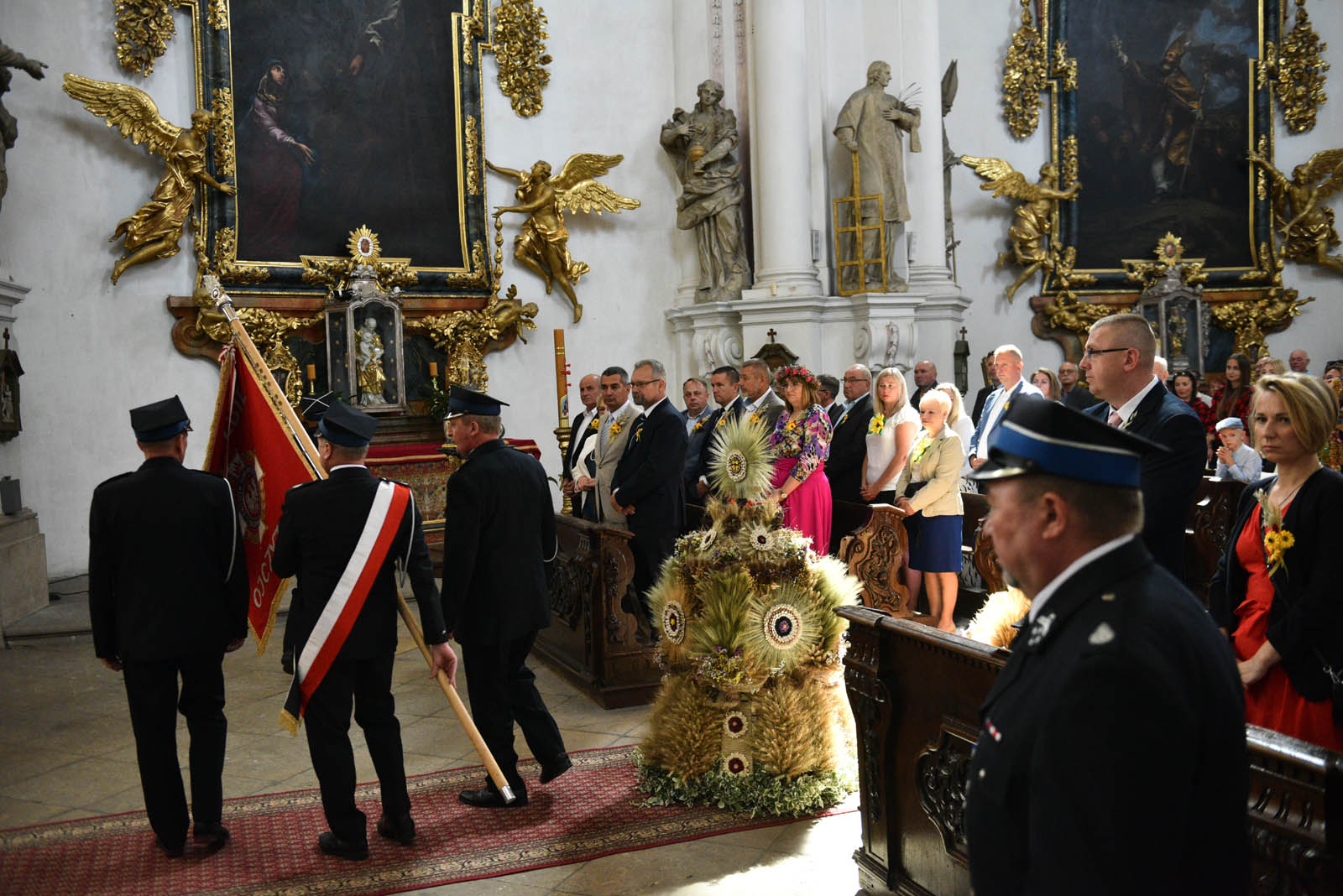 W Legnickim Polu dziękują rolnikom za plony i świętują