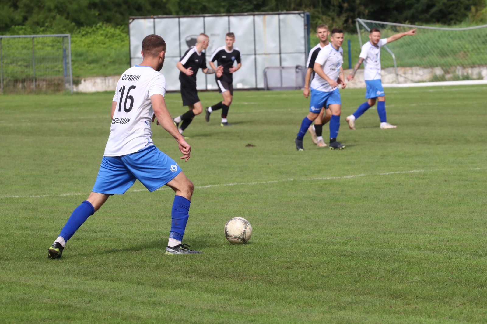 Konfeks Legnica pewnie wygrywa z Czarnymi Dziewin