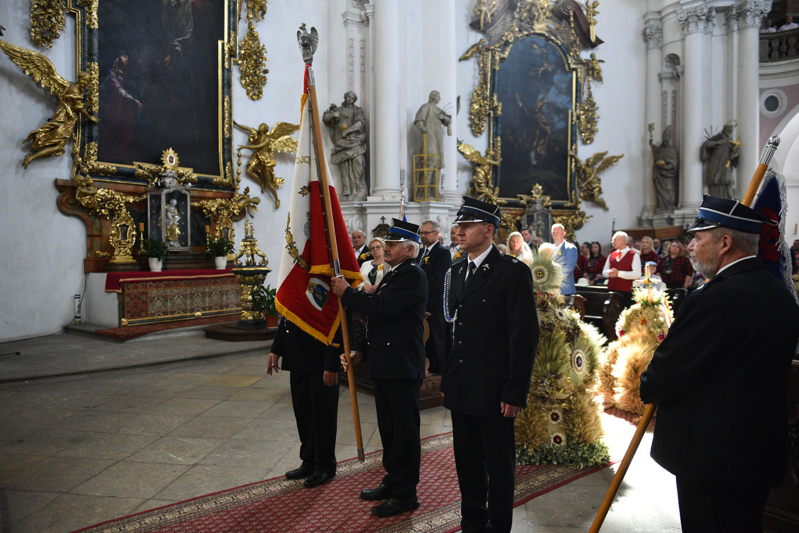 W Legnickim Polu dziękują rolnikom za plony i świętują