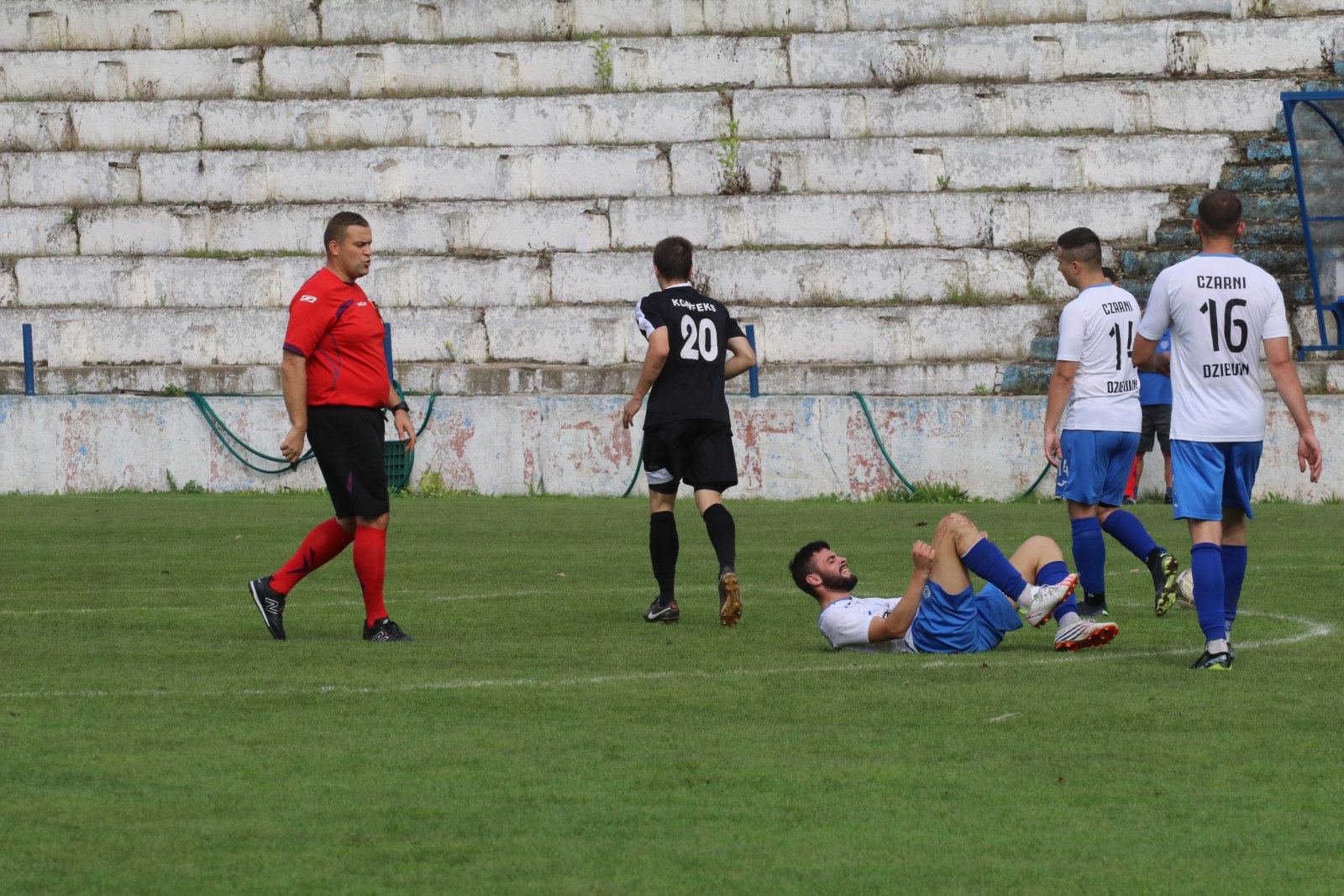 Konfeks Legnica pewnie wygrywa z Czarnymi Dziewin