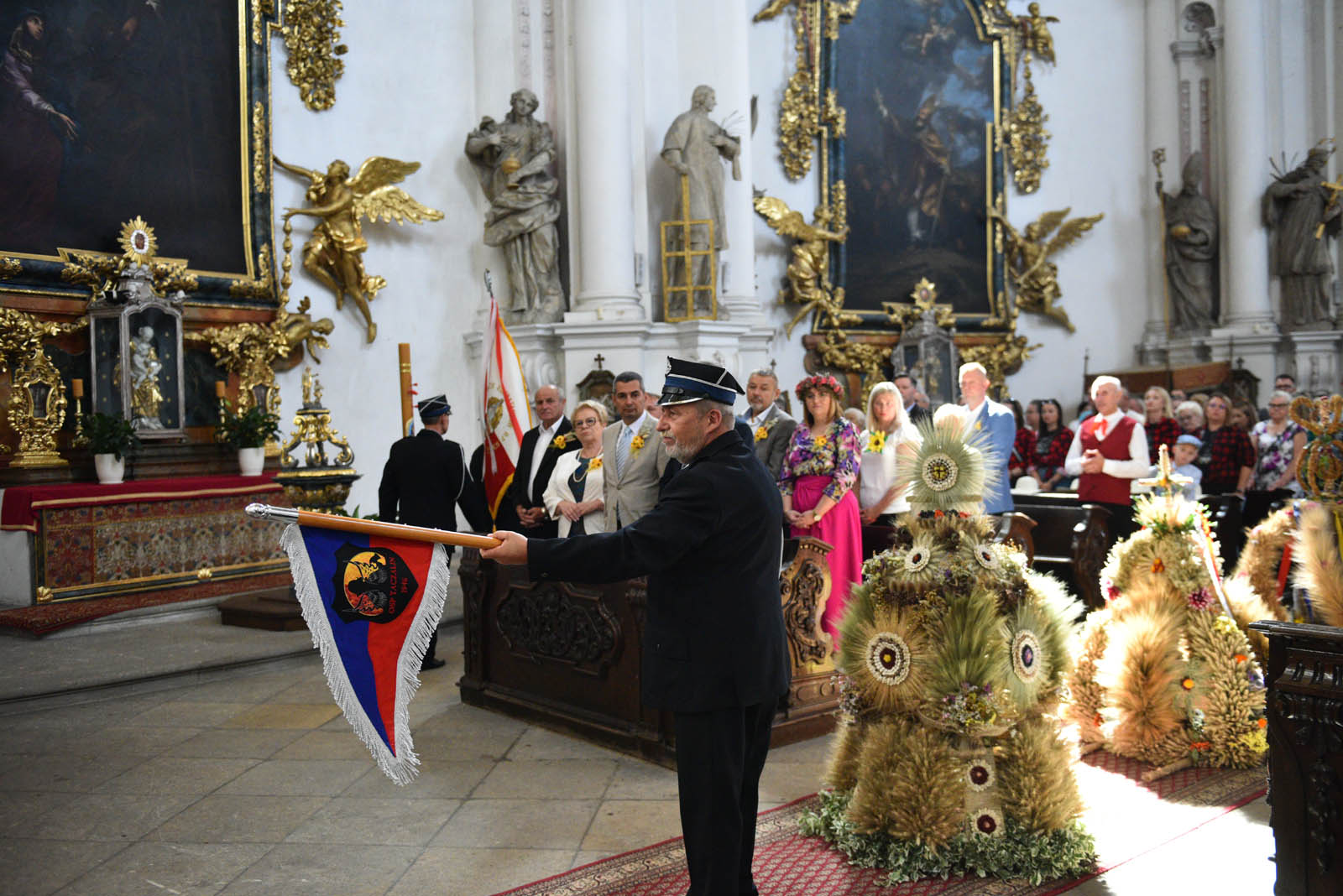 W Legnickim Polu dziękują rolnikom za plony i świętują