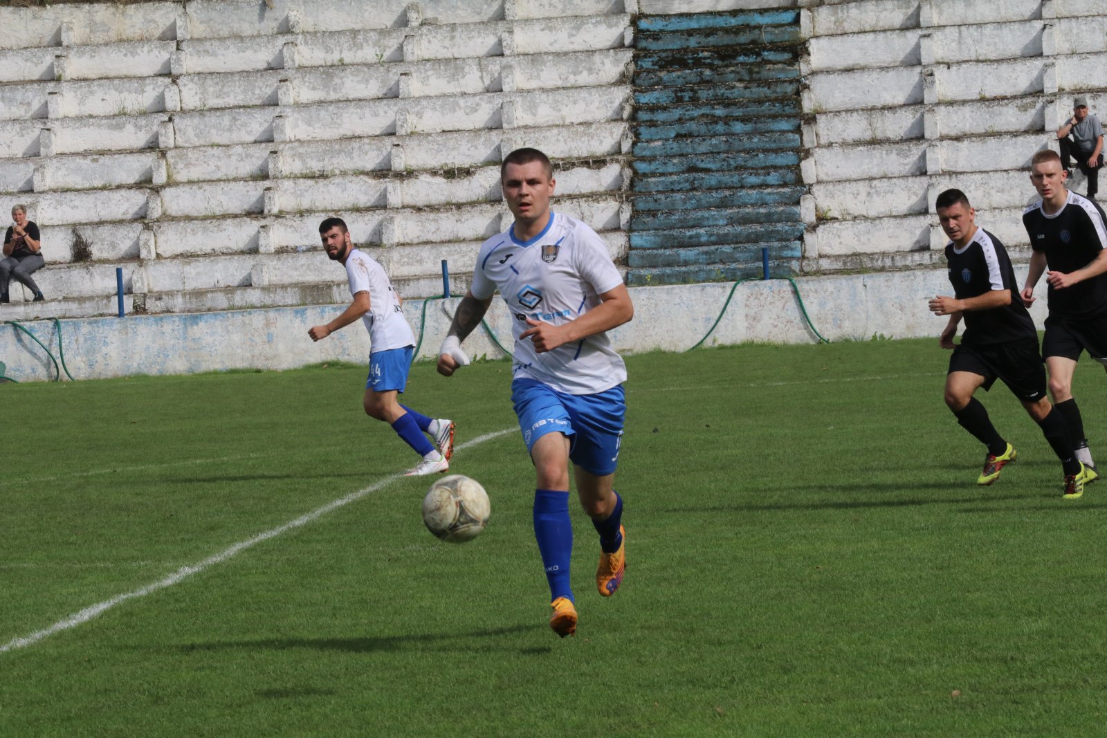 Konfeks Legnica pewnie wygrywa z Czarnymi Dziewin
