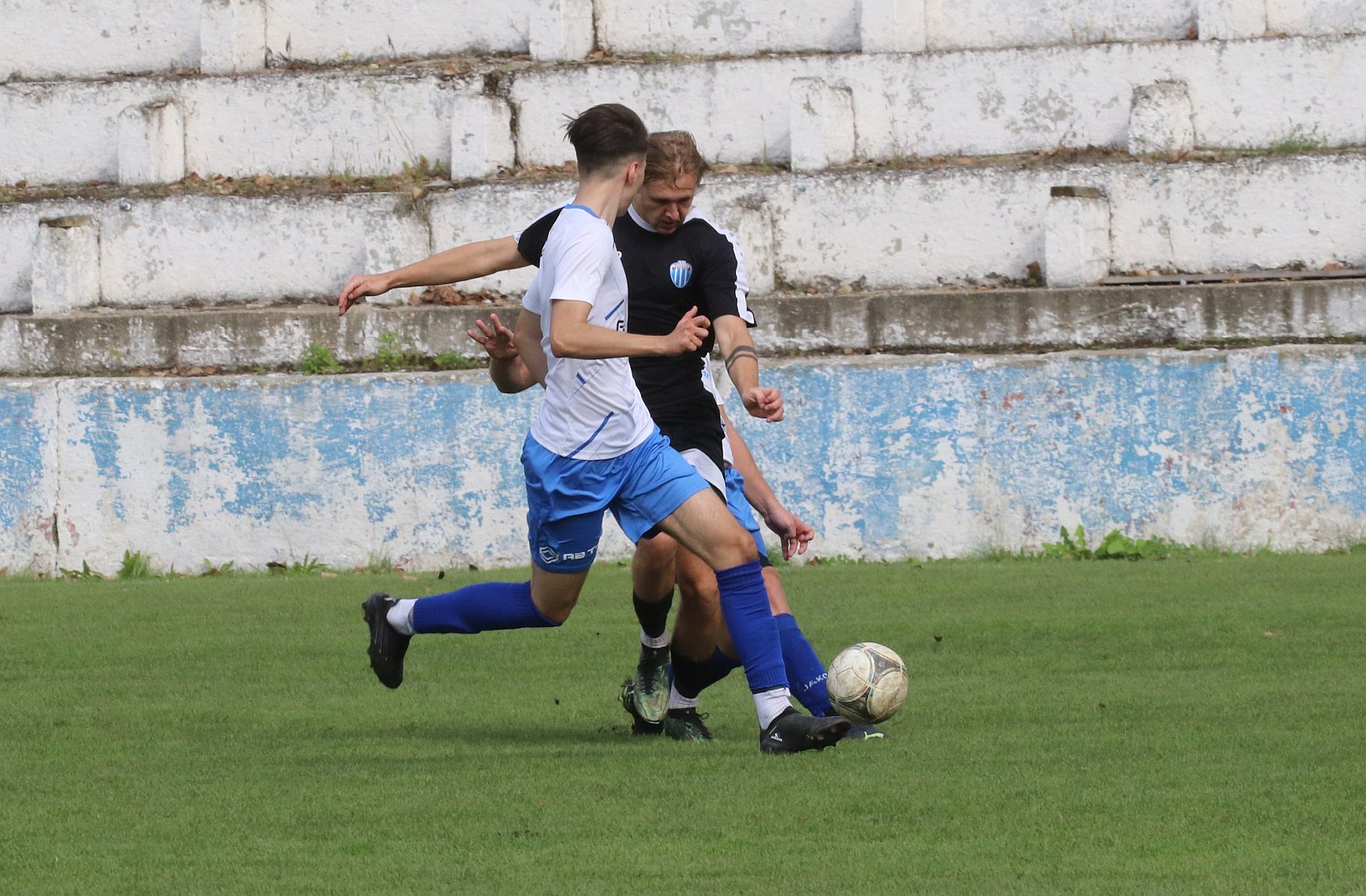Konfeks Legnica pewnie wygrywa z Czarnymi Dziewin