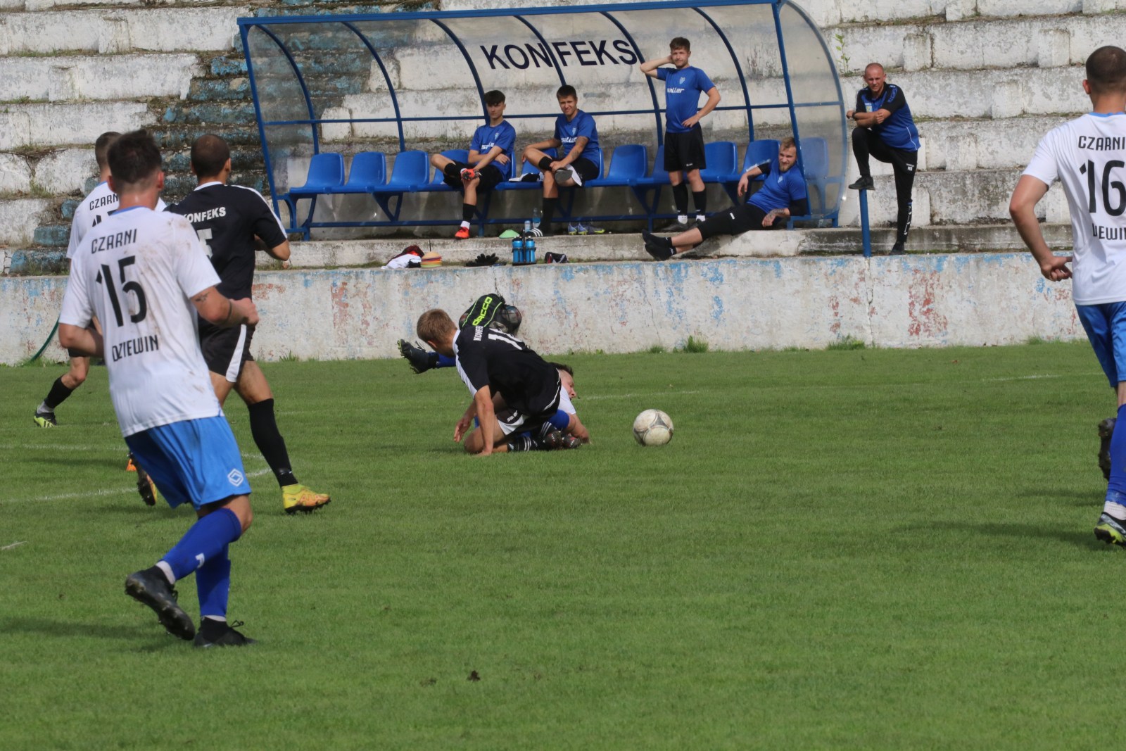 Konfeks Legnica pewnie wygrywa z Czarnymi Dziewin