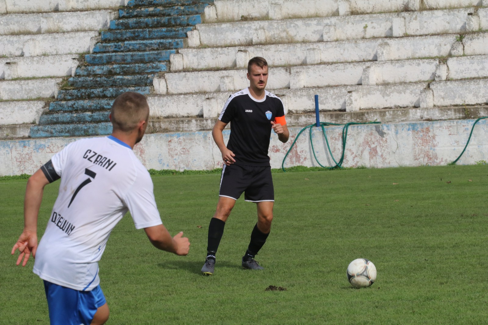 Konfeks Legnica pewnie wygrywa z Czarnymi Dziewin