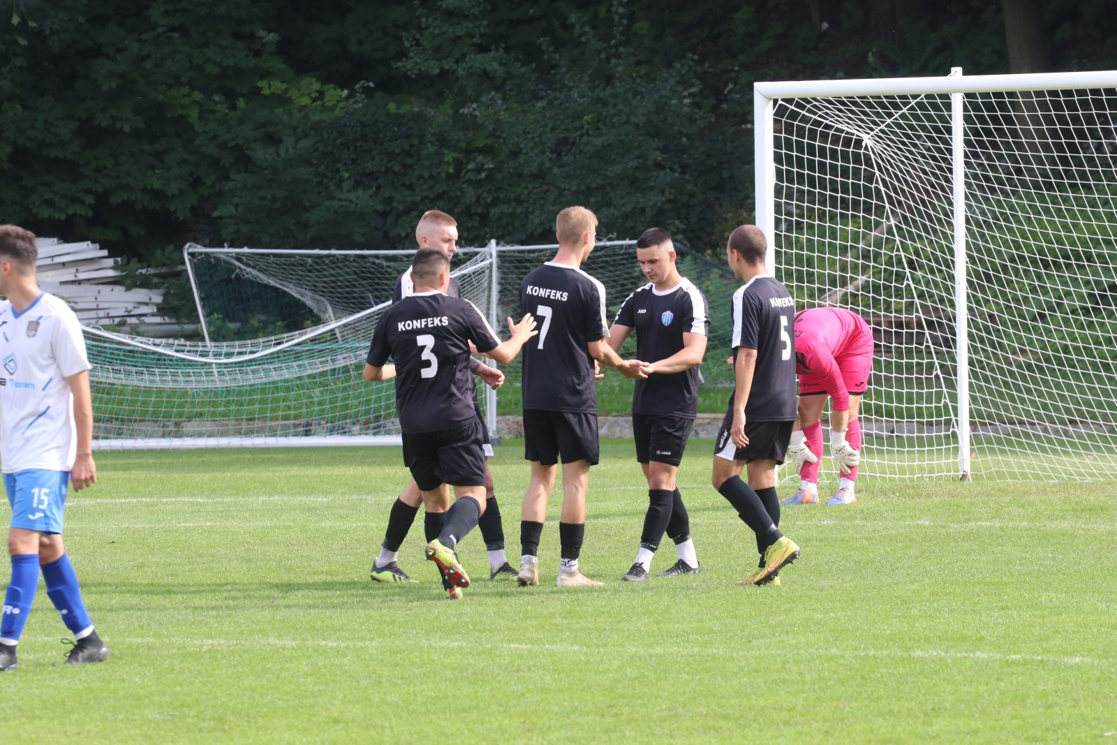 Konfeks Legnica pewnie wygrywa z Czarnymi Dziewin