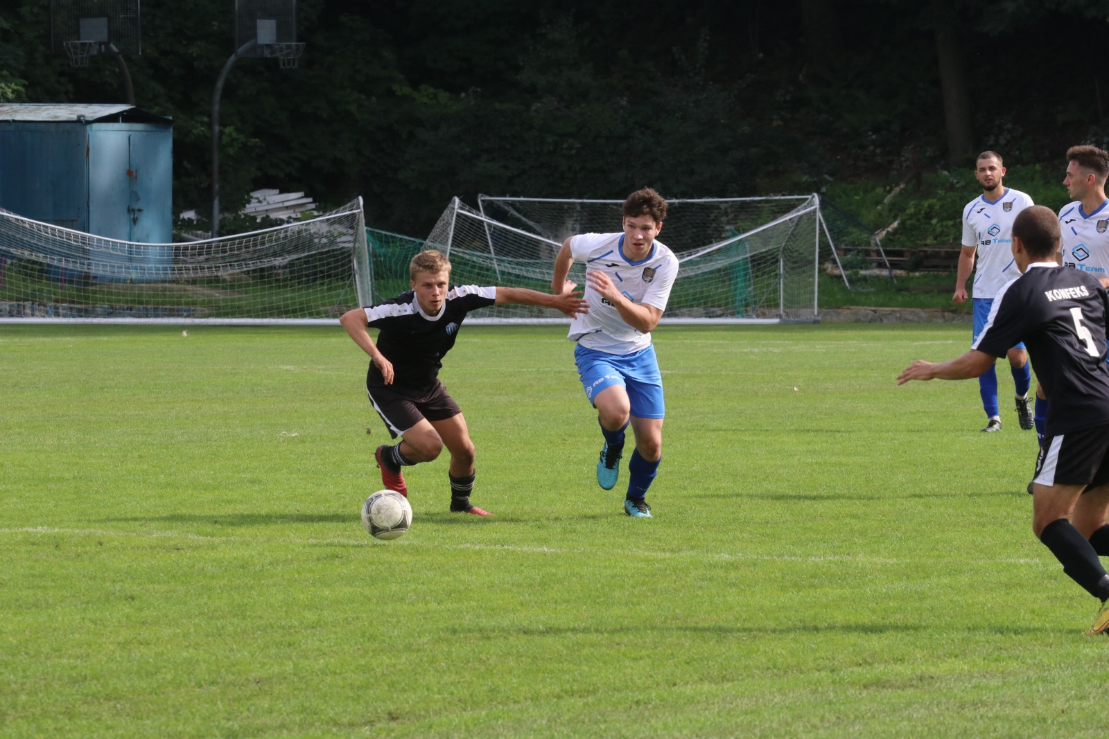 Konfeks Legnica pewnie wygrywa z Czarnymi Dziewin