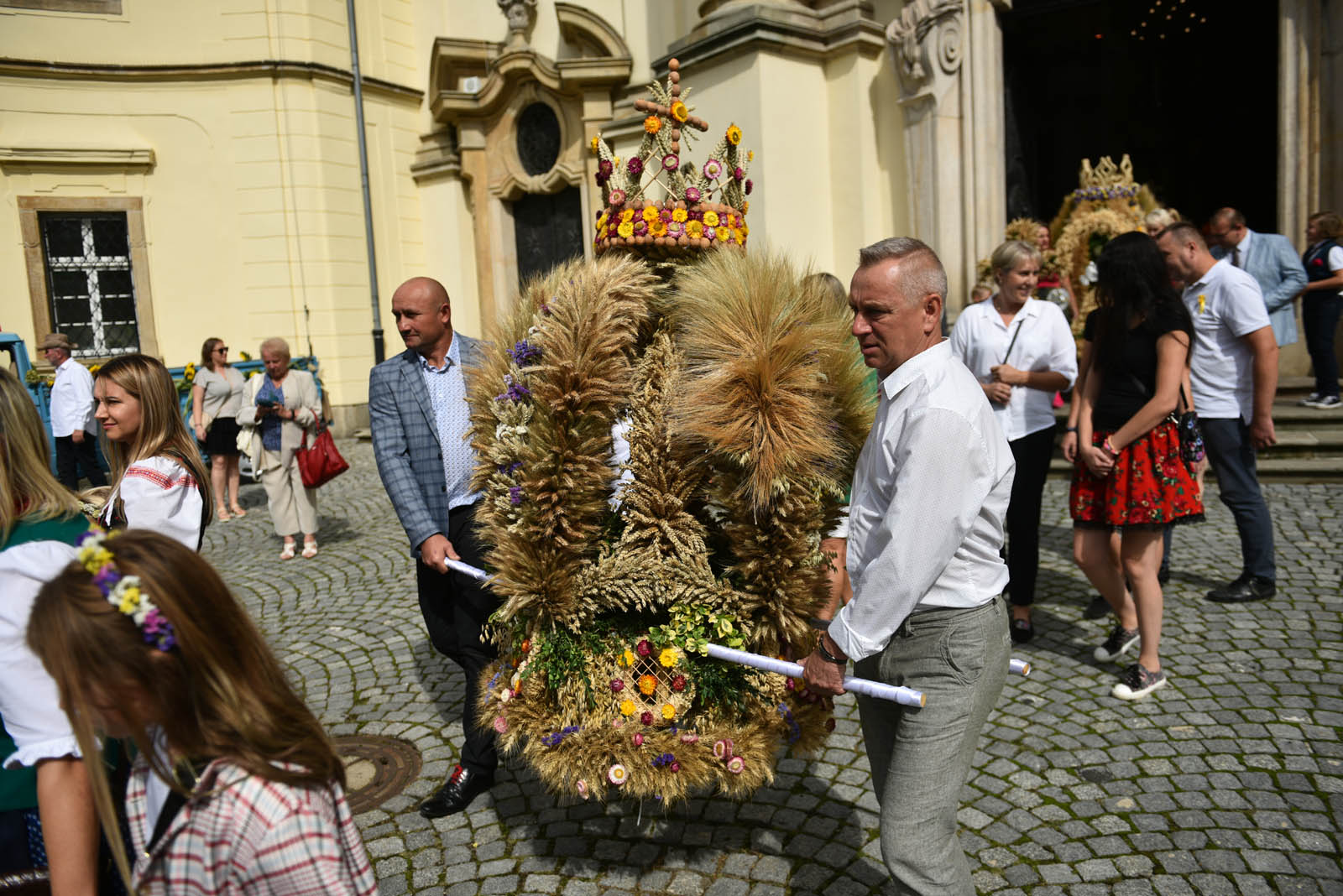 W Legnickim Polu dziękują rolnikom za plony i świętują
