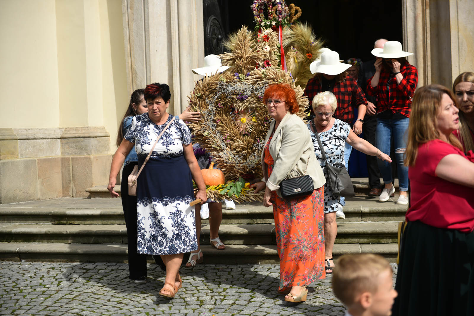 W Legnickim Polu dziękują rolnikom za plony i świętują