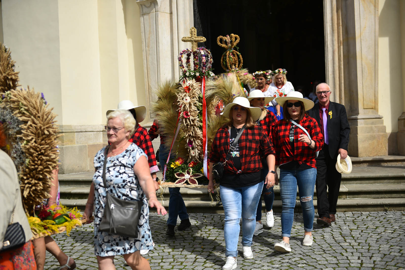 W Legnickim Polu dziękują rolnikom za plony i świętują