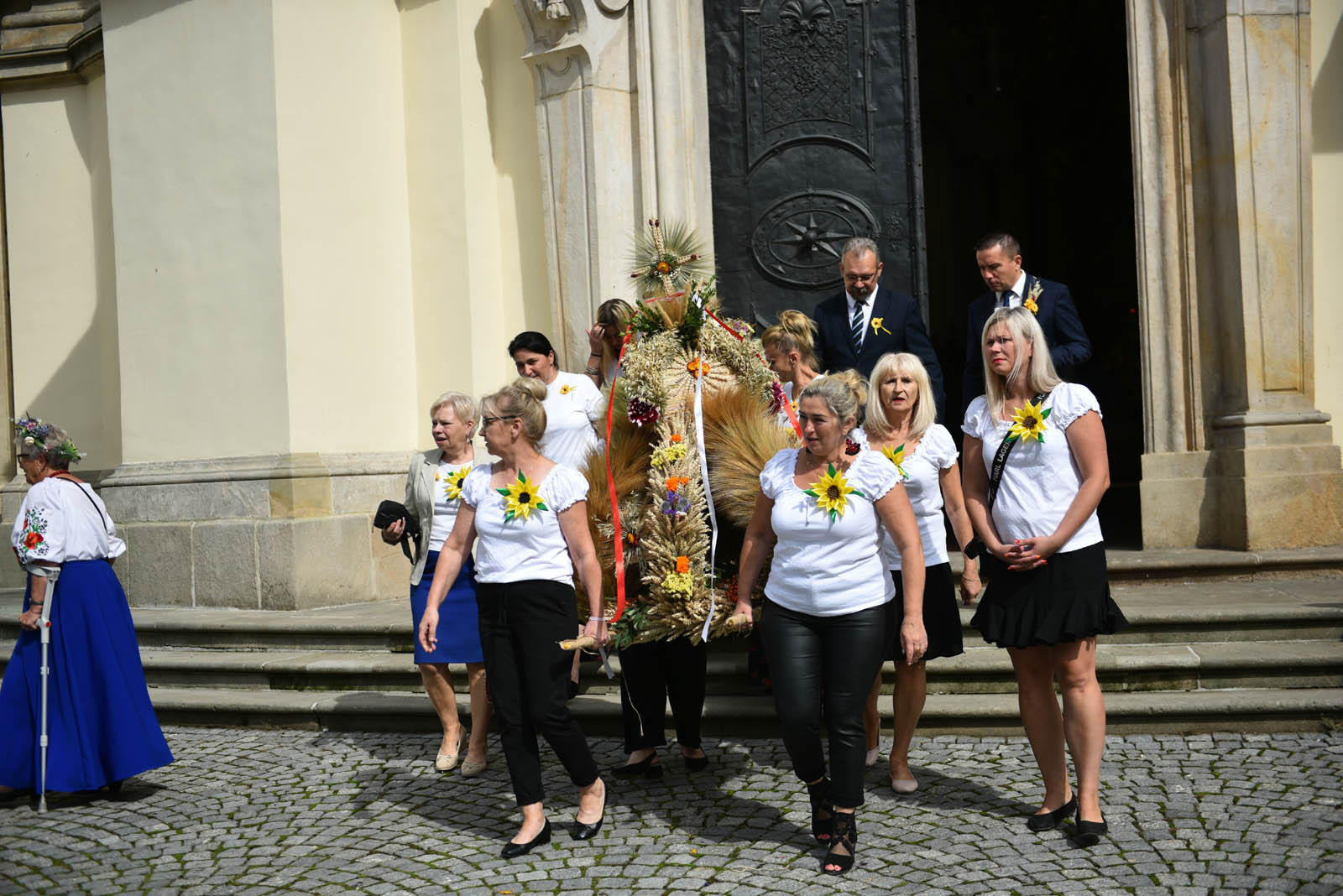 W Legnickim Polu dziękują rolnikom za plony i świętują