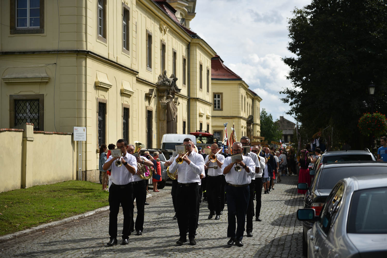 W Legnickim Polu dziękują rolnikom za plony i świętują
