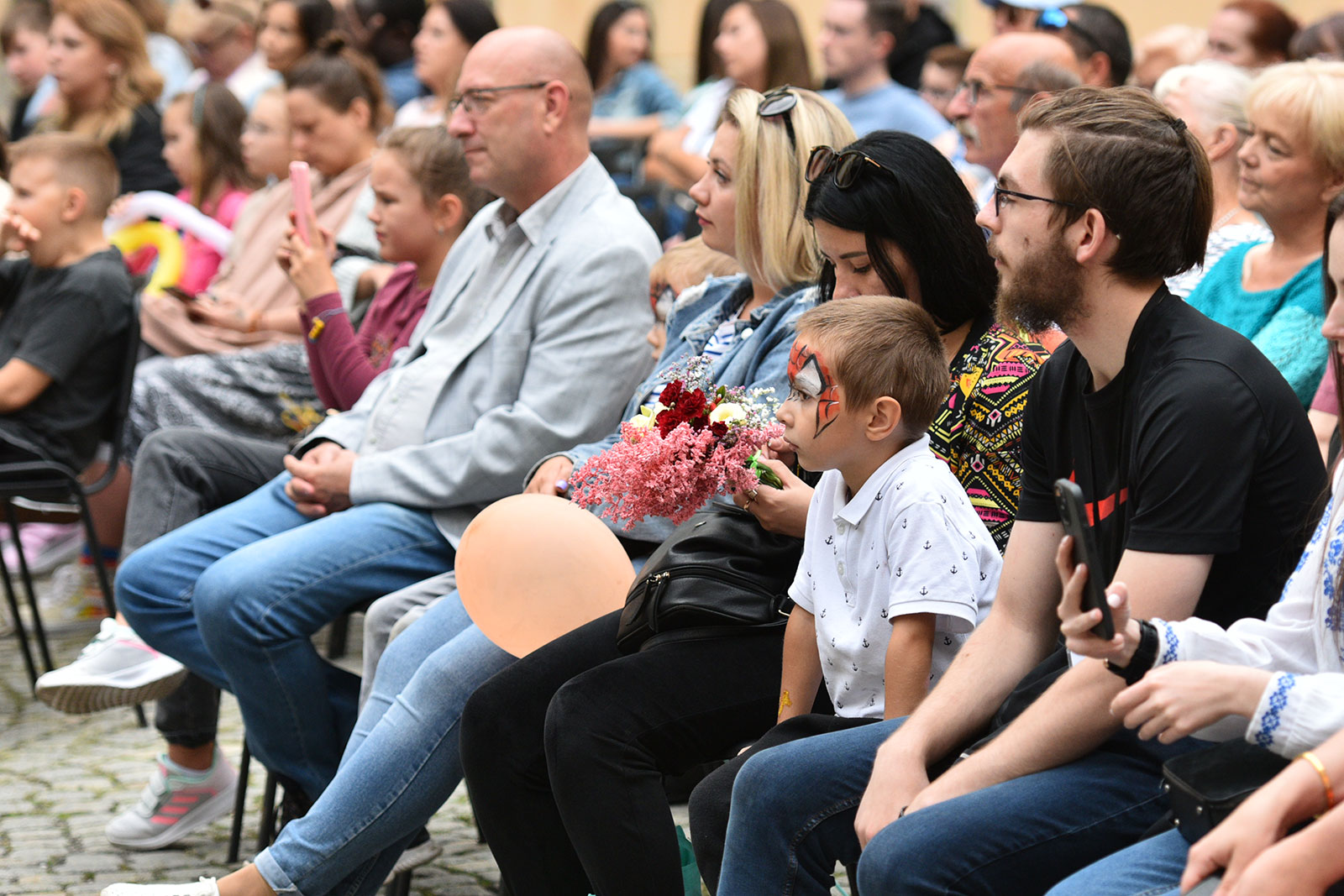 Polsko–ukraińskie zespoły na dziedzińcu Akademii Rycerskiej