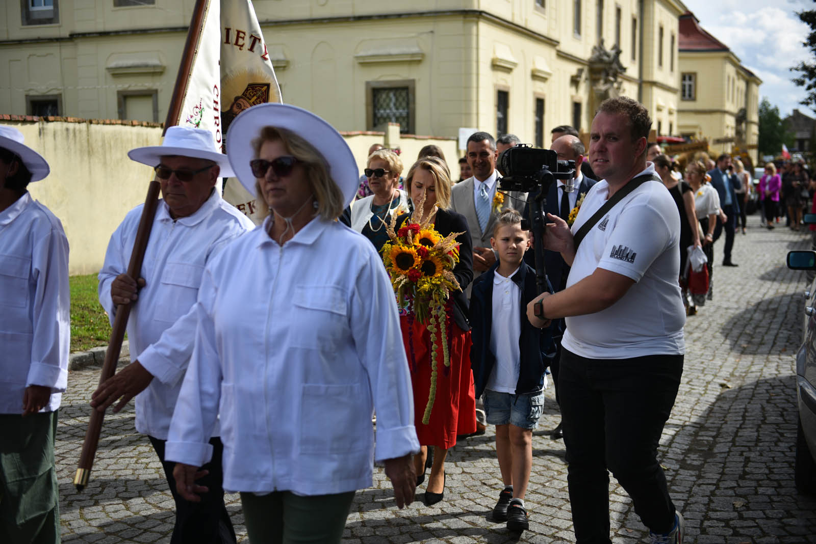 W Legnickim Polu dziękują rolnikom za plony i świętują