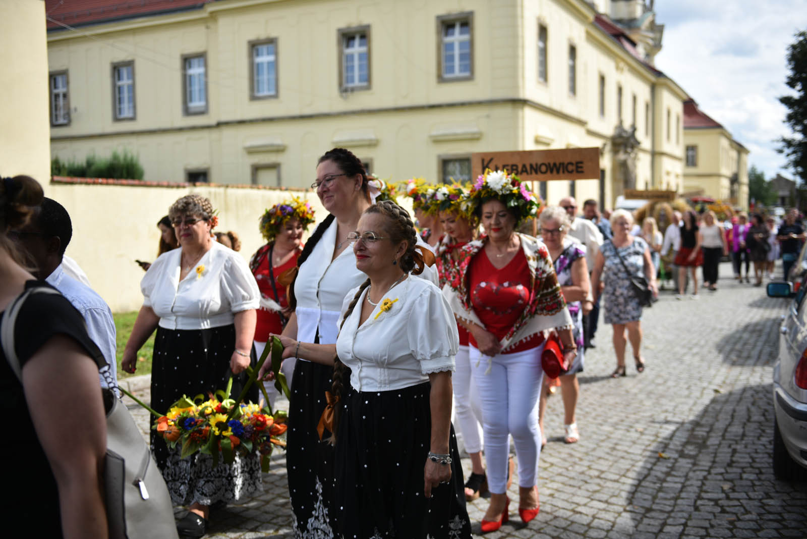 W Legnickim Polu dziękują rolnikom za plony i świętują