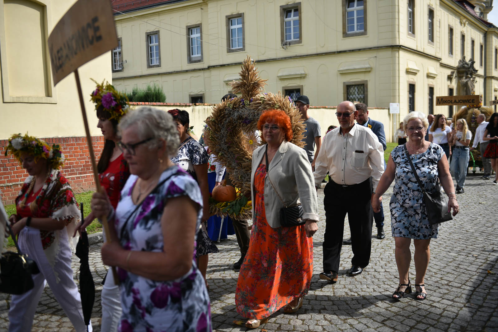 W Legnickim Polu dziękują rolnikom za plony i świętują