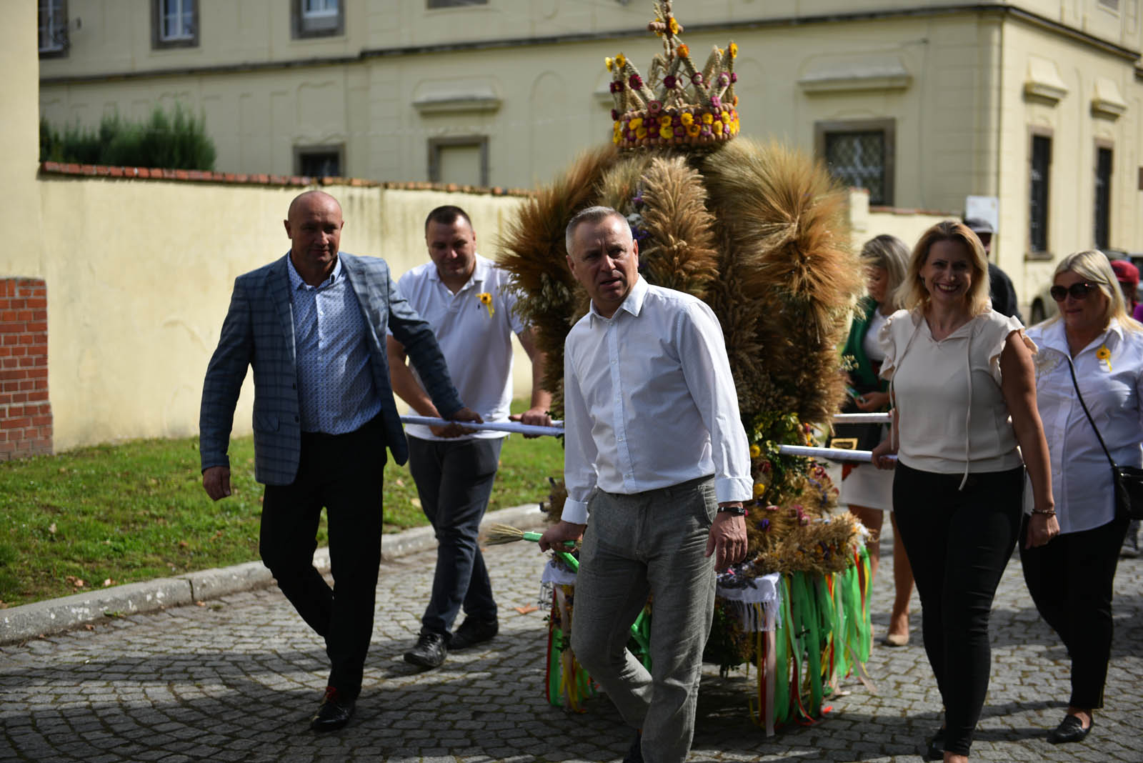 W Legnickim Polu dziękują rolnikom za plony i świętują