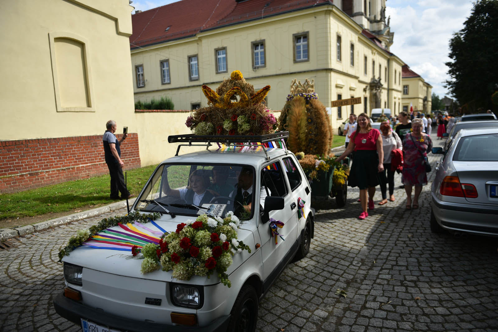 W Legnickim Polu dziękują rolnikom za plony i świętują
